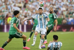 Trực tiếp bóng đá Argentina 0-0 Algeria: Messi suýt ghi bàn
