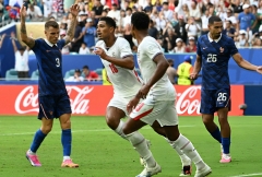 CHÍNH THỨC: Trận Pháp vs Anh đi vào lịch sử World Cup với 10 bàn