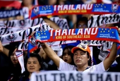 CĐV Thái Lan đồng loạt réo tên ĐT Việt Nam sau khi thắng Lào 5-0