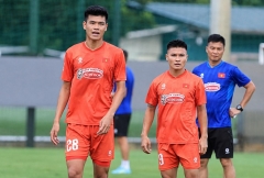 Trung vệ cao nhất lịch sử ĐT Việt Nam bất ngờ mất tích ở AFF Cup