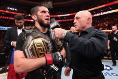 CHÍNH THỨC: Islam Makhachev bảo vệ đai vô địch hạng bán trung UFC