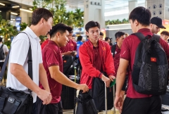 HLV Kim Sang Sik phải chia tay hơn nửa ĐT Việt Nam ngay tại sân bay