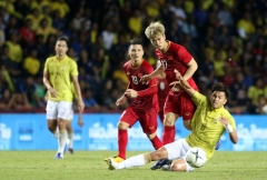 CĐV ĐNÁ đồng loạt réo tên ĐT Việt Nam khi Thái Lan chỉ dám gặp Brunei