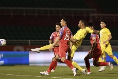 Trực tiếp Công an TPHCM vs Thanh Hoá: Việt kiều Khoa Ngô đá chính