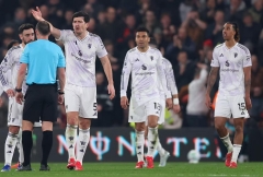 Maguire nhận thẻ đỏ, MU mất điểm trước Bournemouth