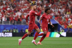 CHÍNH THỨC: Ronaldo lập kỷ lục mà Messi không thể chạm tới