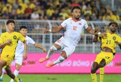 NÓNG: Trọng tài Nhật Bản có thể hoãn trận Việt Nam vs Malaysia vì mưa, sét