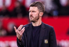 HLV Carrick chỉ trích trọng tài khi MU thua 10 người của Man City