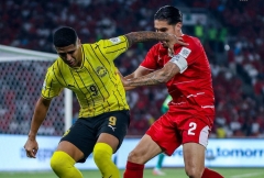 CĐV Thái Lan nhắc thẳng Việt Nam khi Indonesia hòa 'hú vía' với 10 người