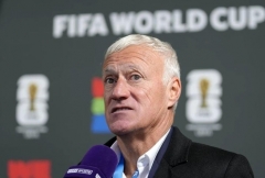 HLV Deschamps: 'Trọng tài có đủ trình độ bắt bán kết World Cup?'