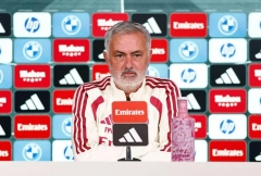 Bị hỏi điểm yếu Barca, Mourinho đáp một câu khiến cả phòng họp báo bật cười