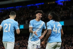 Thắng Newcastle, Man City 'phả hơi nóng' vào gáy Arsenal