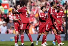 Hạ Palace, Liverpool tiến gần vé dự Champions League