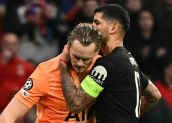 Romero bị nghi thúc ép HLV Tudor thay thủ môn ngay phút 17