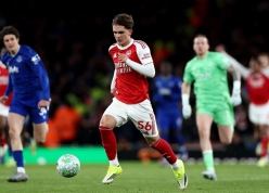 Thần đồng Arsenal lập kỷ lục không tưởng tại Ngoại hạng Anh