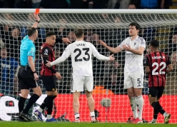 Huyền thoại MU tố trọng tài xử ép sau thẻ đỏ của Maguire