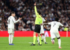 Học trò nhận thẻ đỏ, HLV Real Madrid khen ngợi trọng tài