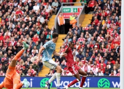 Anfield dậy sóng, Liverpool thoát thua sau màn rượt đuổi 4 bàn