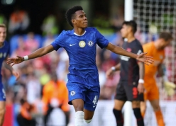 Thần đồng Estevao đi vào lịch sử ở tuổi 18