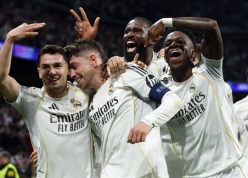 Valverde lập hattrick, Real Madrid đặt một chân vào tứ kết Champions League