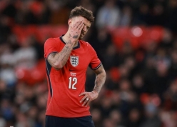 Sao Arsenal bị chính CĐV đội nhà đòi đuổi khỏi sân