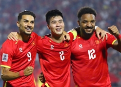 Báo Hàn đồng loạt phát cuồng vì cặp Son - Hên của HLV Kim Sang Sik