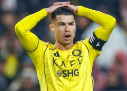 Ronaldo nhận đòn giáng cực nặng