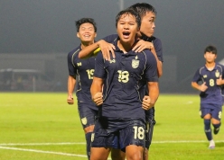 CĐV Thái đồng loạt réo tên Việt Nam khi hạ U19 Malaysia, vào bán kết
