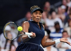 Venus Williams đi vào lịch sử Australian Open