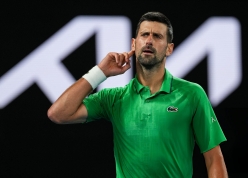 'Võ mồm' với trọng tài, Djokovic bị khán giả la ó