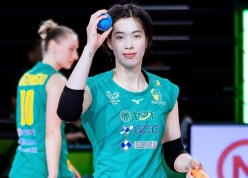 Chủ công Thanh Thúy 'đi làm thêm' trong thời gian thi đấu ở Nhật Bản