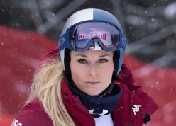 Huyền thoại trượt tuyết Lindsay Vonn gặp nạn, rời Olympic mùa đông trong đau đớn