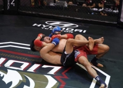 Nguyễn Trần Duy Nhất 'sống sót' sau 39 cú đấm, ngược dòng khó tin ở giải đấu đình đám