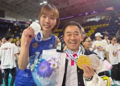 Khổng lồ bóng chuyền nữ Việt Nam khoác áo 2 CLB nước ngoài trong chưa đầy 1 năm