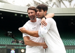 Thầy cũ nói thẳng lí do bỏ theo dõi Alcaraz