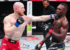UFC Fight Night 271: Adesanya ăn no đòn, thời của 'The Last Stylebender' đã qua