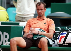Medvedev thua Berrettini 0-6, 0-6 ở Monte Carlo 2026