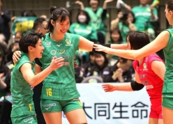 Thanh Thúy và đồng đội rơi vào thế khó ở tứ kết giải VĐQG Nhật Bản