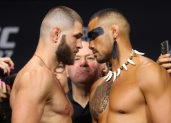 UFC 327: Prochazka chủ quan, Ulberg trở thành tân vương hạng dưới nặng