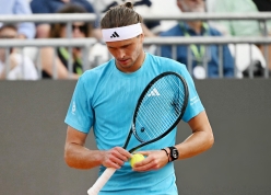 Zverev thua kiểu đẳng cấp ở Rome Masters, lại đổ lỗi cho ngoại cảnh