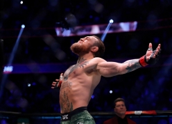 CHÍNH THỨC: McGregor tái xuất, lần thứ hai chạm trán Holloway