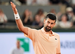Djokovic ngược dòng lọt vòng 2 Roland Garros 2026
