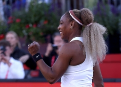 Huyền thoại Serena Williams thắng đối thủ đẳng cấp trong ngày tái xuất