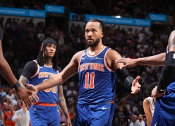 Brunson ném 'cháy rổ', New York Knicks đăng quang NBA 2025-2026