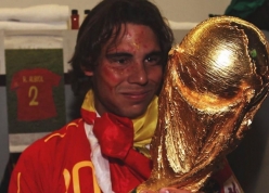 Nadal bị phát hiện mặc áo fake ăn mừng Tây Ban Nha vô địch World Cup
