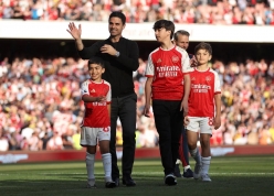 Con trai HLV Mikel Arteta gây sốt tại Arsenal