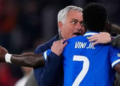 Jose Mourinho chỉ trích Vinicius: 'Sao không ăn mừng như Pele đi'