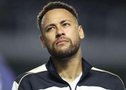 Neymar phát điên với trọng tài: 'Chắc ông ta đang đến tháng rồi'