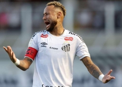 Neymar hành động đau lòng khi bị chính CĐV Santos chế giễu