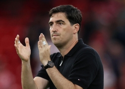 HLV Iraola chỉ rõ vấn đề của Liverpool sau khi suýt thua Newcastle
